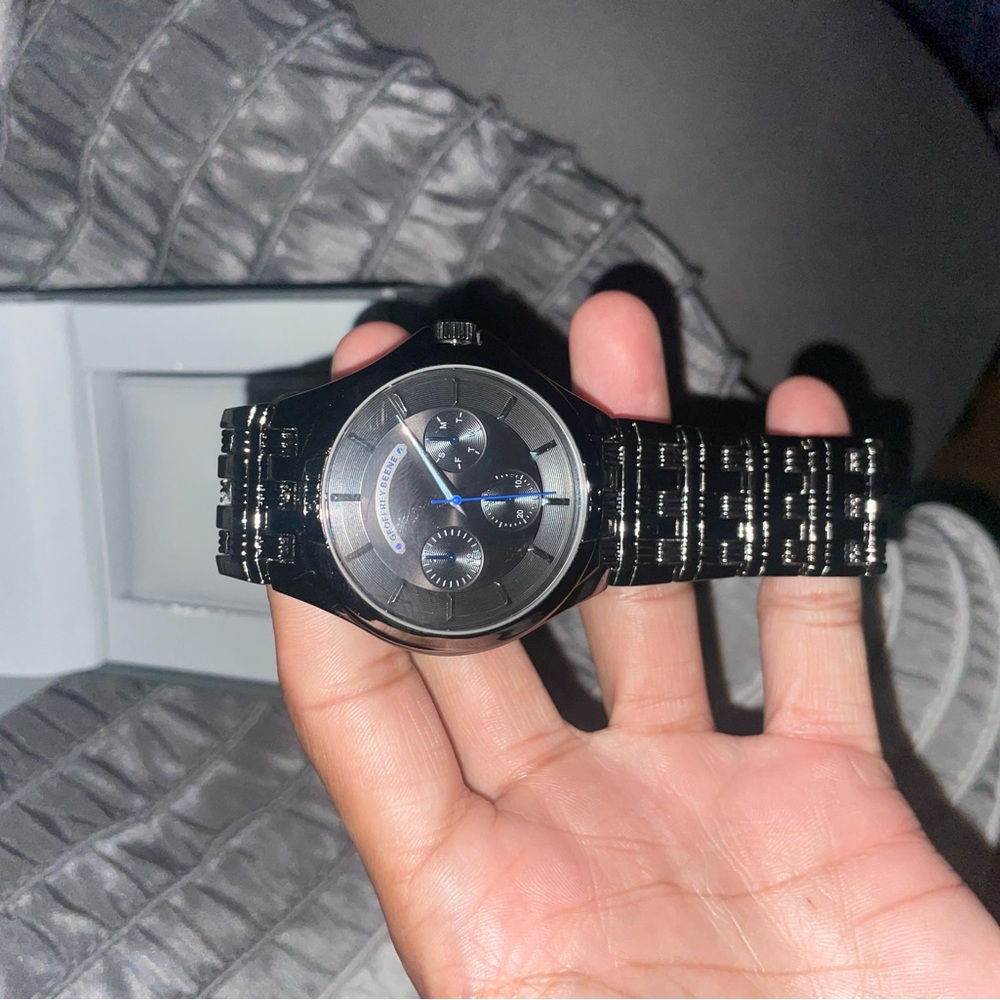 Geoffrey Beene Black Analog Watch Sleek Design